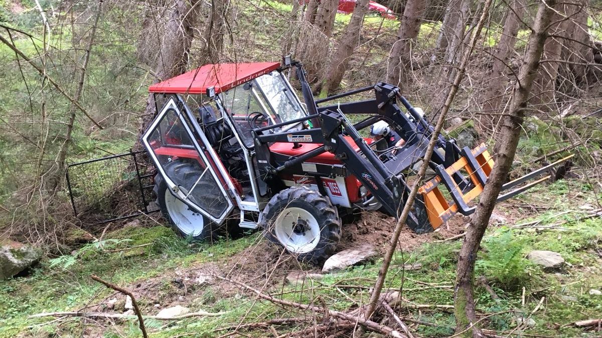 Traktor Bergung Holzberg