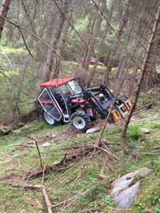 Traktor Bergung Holzberg